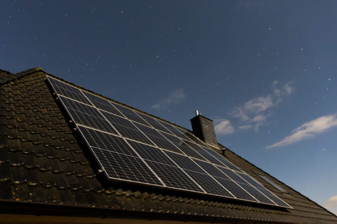 Consumo de energia solar à noite: como aumentar o aproveitamento energético?