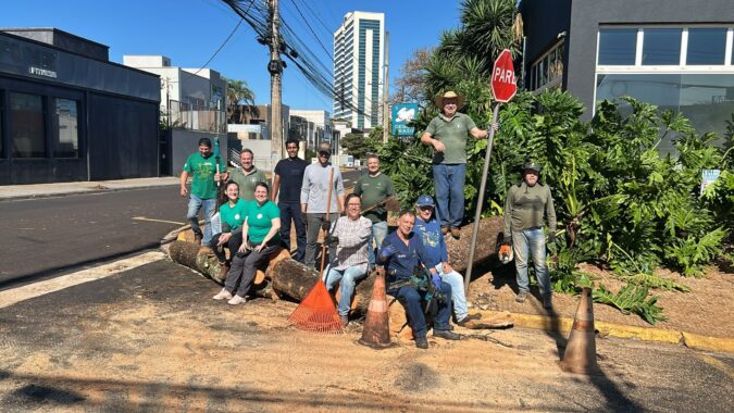 Voluntários do ArboreSer ajudam a desobstruir vias e apoiam equipes após tempestade em Ribeirão Preto