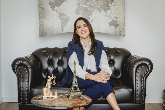 Ana Carolina Freitas inicia nova fase na carreira com boutique jurídica especializada em mobilidade global