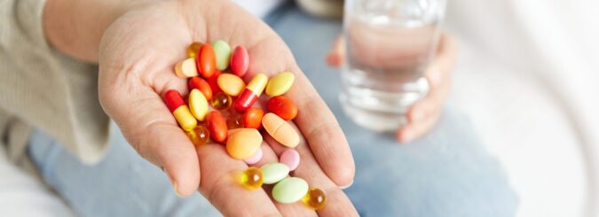 Suplementação de vitaminas sem orientação médica pode trazer riscos à saúde, alerta Hetrin