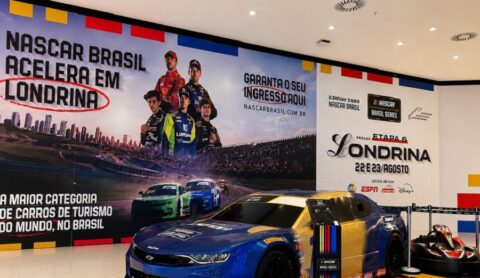Nascar em Londrina: carro de competição está exposto no Aurora Shopping