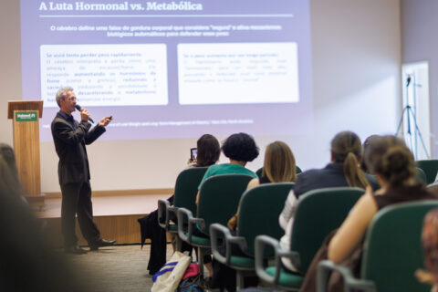 Simpósio discute prevenção, tratamento e futuro da obesidade infantil Simpósio discute prevenção, tratamento e futuro da obesidade infantil