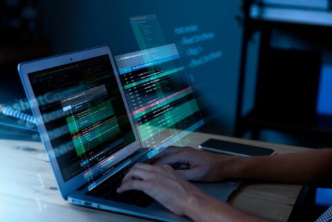 Somente 45% das empresas brasileiras têm planos compreensivos de recuperação que consideram ataques a IA, aponta Cohesity