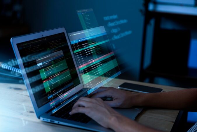 Somente 45% das empresas brasileiras têm planos compreensivos de recuperação que consideram ataques a IA, aponta Cohesity