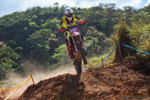 Team Rinaldi conquista sete pódios e Bárbara Neves é octacampeã Brasileira de Enduro