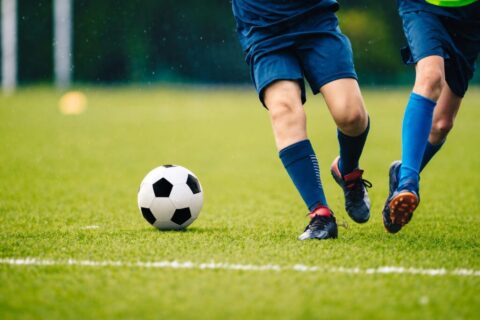 Por que jogadores podem perder a bola de vista mesmo em um campo bem iluminado?