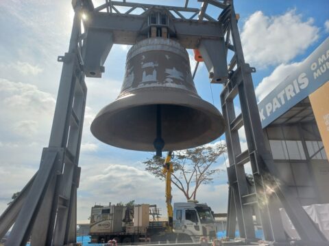 Beatek recupera sistema de sustentação do maior sino oscilante do mundo em Trindade (GO)