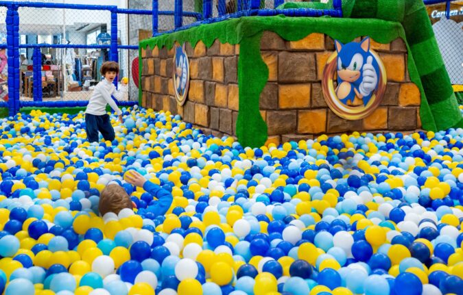 Sonic Adventure Park celebra 35 anos do personagem com experiência para crianças no Shopping Tamboré