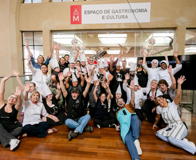 Gastronomia inclusiva leva jovens com síndrome de Down ao Mercadão de São Paulo