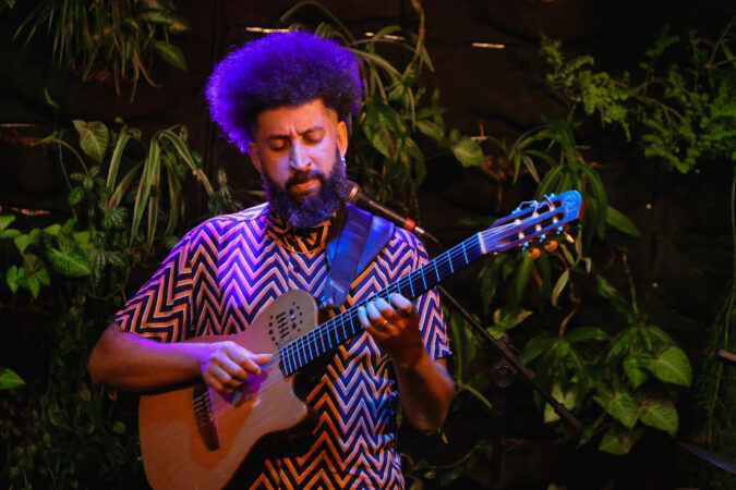 Edson Arcanjo apresenta show que revisita 25 anos de trajetória musical