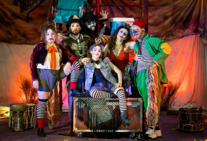 Grupo Nômade apresenta “Caravana do Circo Sem Futuro” em Guararema e Pindamonhangaba com entrada gratuita e intérprete de Libras
