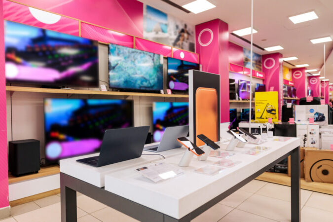 Comprar eletrônicos na Black Friday com segurança e economia